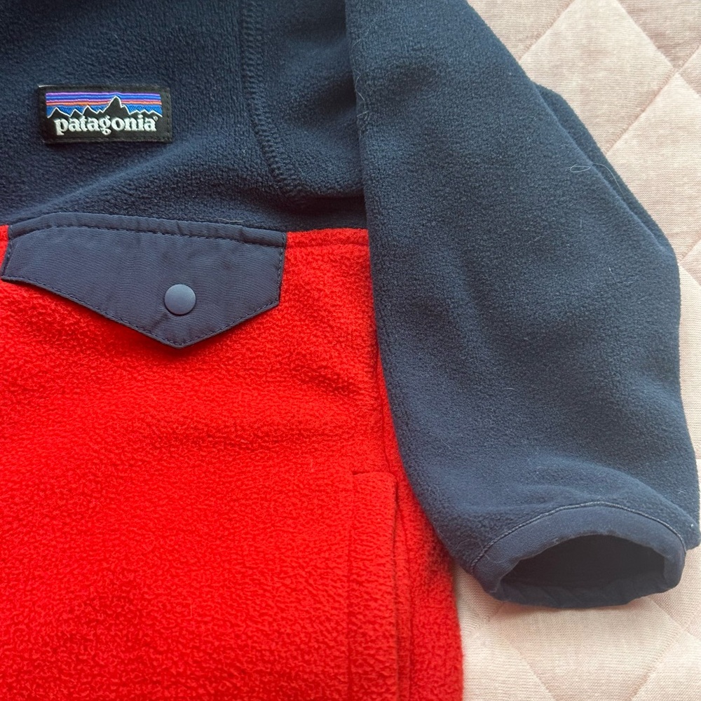 Patagonia baby micro D Snap-T Fleece Jacket. Red and navy blue color